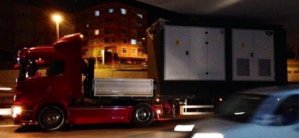 esenlerde_tır_kopruye_takildi