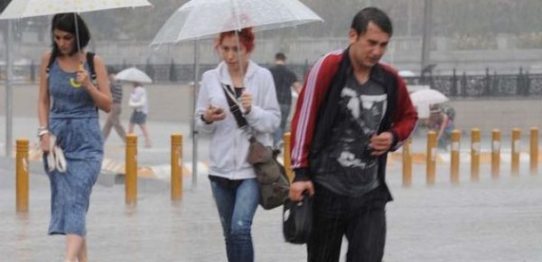istanbulda_yagmur_surprizi_sel_uyarisi
