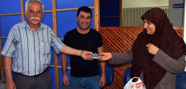 otobuste_buldugu_serveti_sahibine_teslim_etti