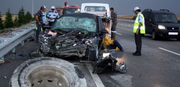 otomibil_ile_kamyon_carpisti_4_olu