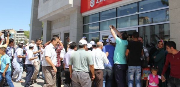 sanliurfada_erdogana_bagis_icin_kuyruga_girdi