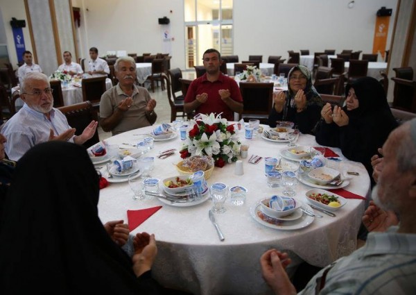 esenler_haci_adaylar_yemekte_dua-etti