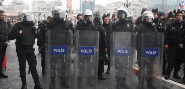 chp_genclik_kollari_uyelerine_mudahale