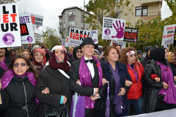 kadina-siddete-hayir-yuruyusu-bahcelievler