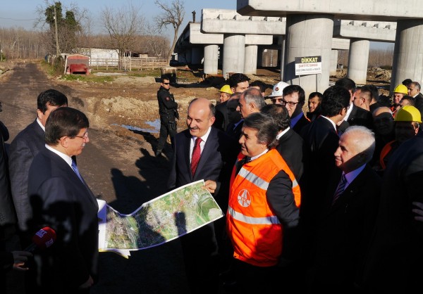 BAŞBAKAN DAVUTOĞLU, KÖPRÜ İNŞAATININ HIZLANMASINI İSTEDİ