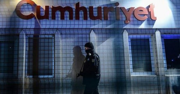 cumhuriyet-gazetesi-yazarlarina-sorusturma1421335460